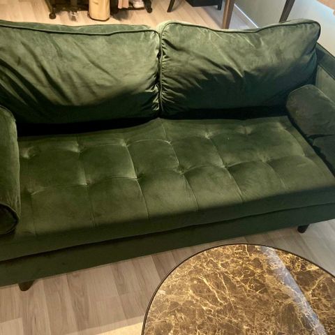 Robbie Velvet Loveseat - Emerald Green