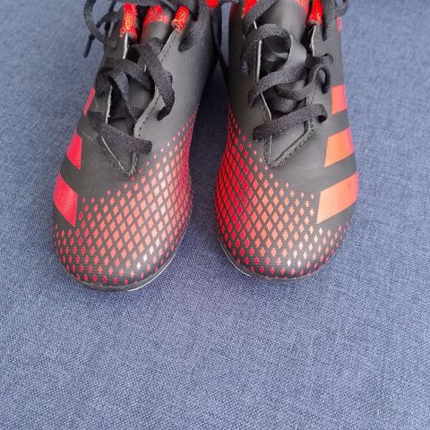 Adidas Predator football sko str. 33