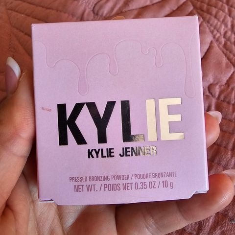 Kylie Jenner bronzer