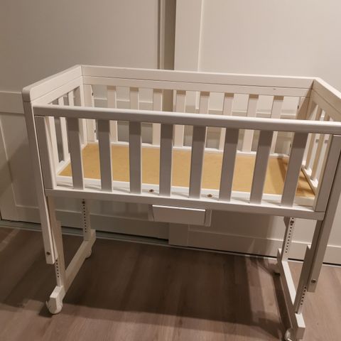 Troll bedside crib