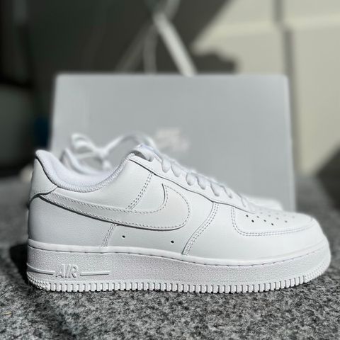 (Ubrukt) Nike Airforce 1 Low (Hvit)