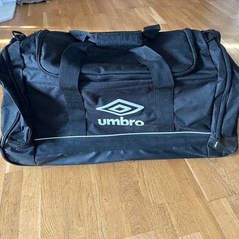 Umbro Svart Koffert/Bag