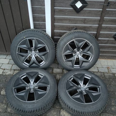 Vinterdekk med felg 235/55R19