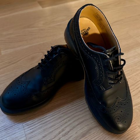 Dr. Martens 3989 Wingcap Brogue (str. 39)