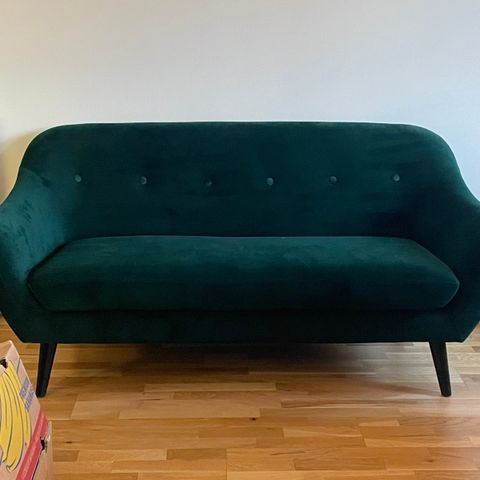 Liten, mørk grønn sofa - ubrukt.