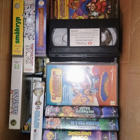 RESERVERT VHS barnefilmer 3 esker