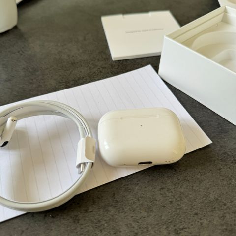 Apple AirPods Pro Gen 2 kjøpt 2023 (4års reklamasjon gjenstår)