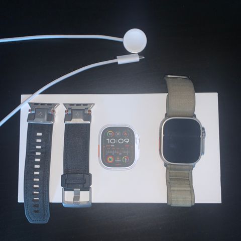 Apple Watch Ultra 2 49mm GPS+CEL Titanium