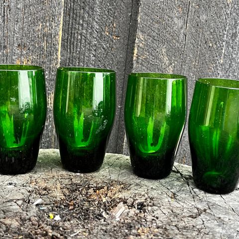 4 vakre vintage selters glass, munnblåst emerald Green