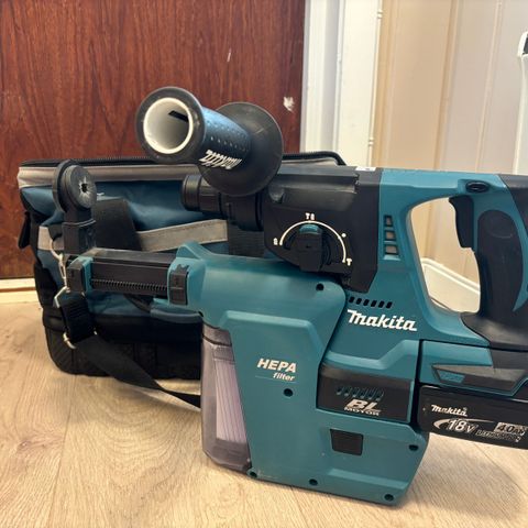 Makita BHR242 borhammer 18V Li-ion med 4 Ah batteri og støvkassett