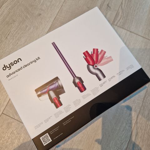 Dyson advanved cleaning kit