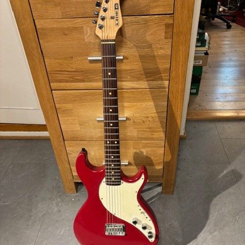 Line 6 Variax 300  Modeling Guitar