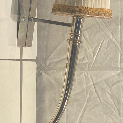 Flott vegglampe med skjerm Lengde 67 cm