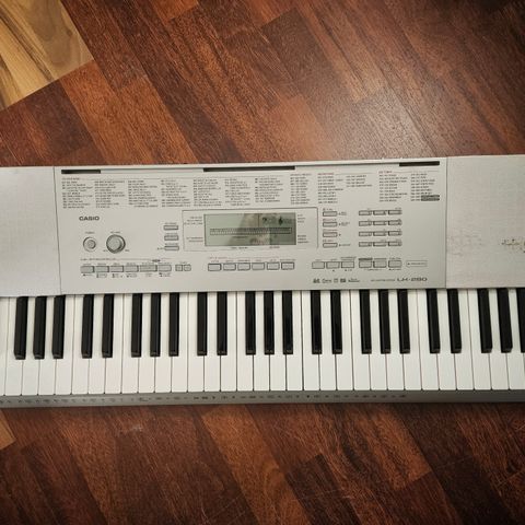 Billig! Casio keyboard LK 280 med stativ