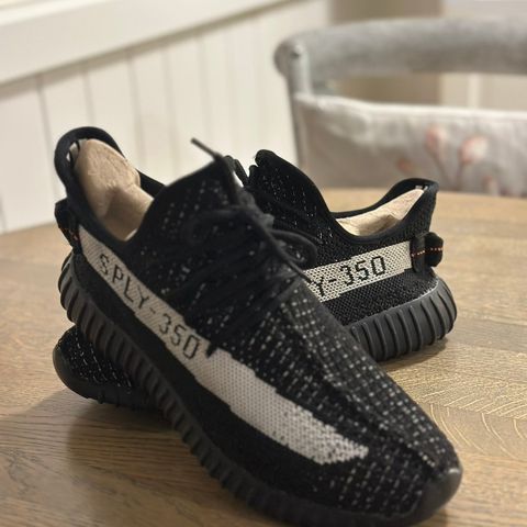 Adidas Boost Yeezy 350 V2 strl 40