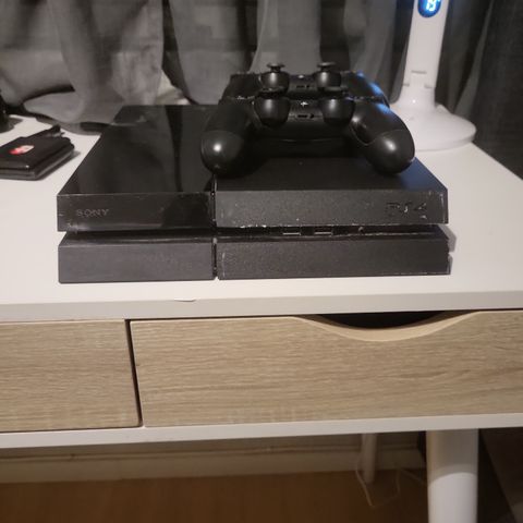 Ps4 med to kontrollere