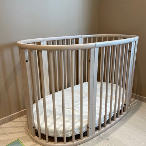 Stokke sleepi V3 barneseng selges rimelig