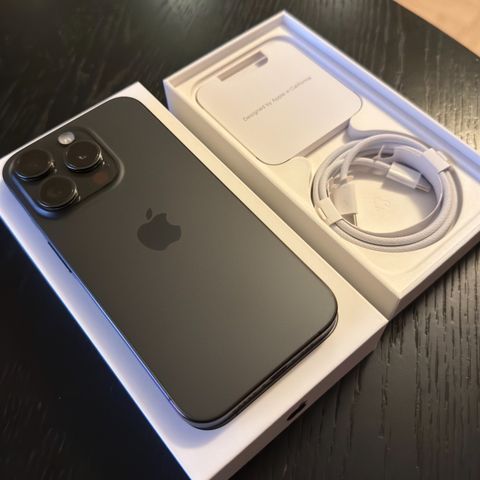 iPhone 15 Pro Svart Titan