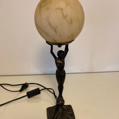 Art deco alabast lampe naken dame