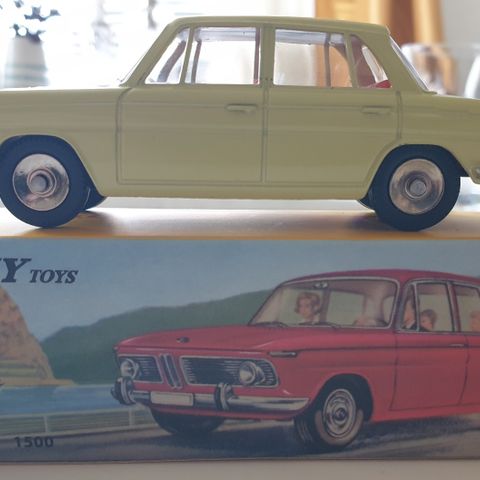 BMW 1500, Dinky Toys. Flott, detaljert modell.