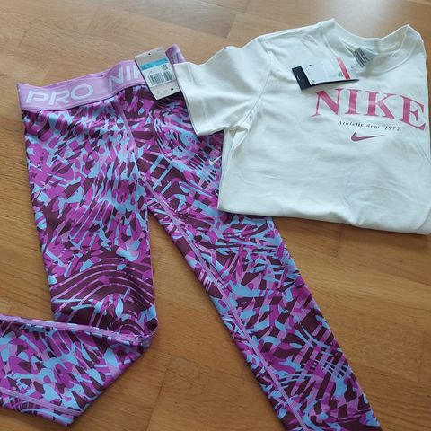 Ny/ubrukt Nike tights og t-skjorte