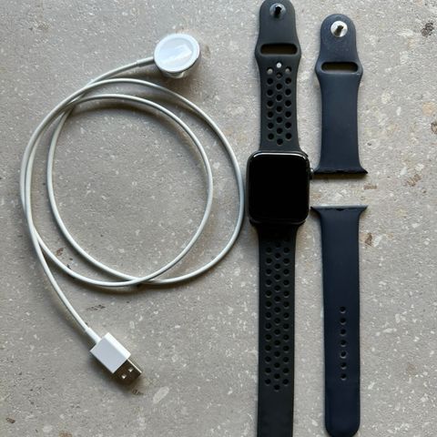 Apple Watch Series 6 Cellular 44 mm stellargrå