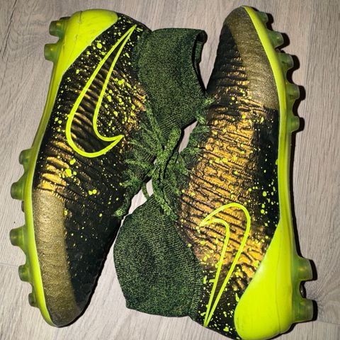 Nike magista