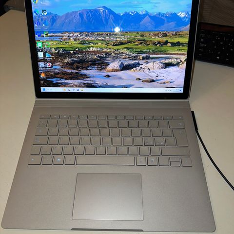 Microsoft Surface Book 2