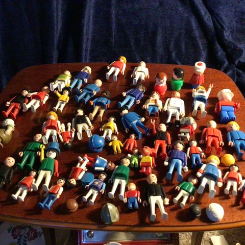 Kr 140 over 50 figurer Lego?