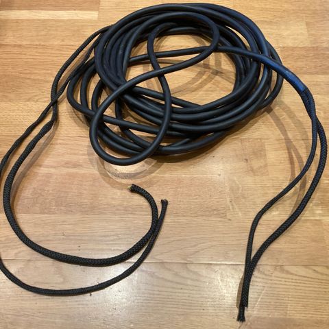 9,5 meter kvalitetskabel for aktive monitorer selges for kun kr. 200,-