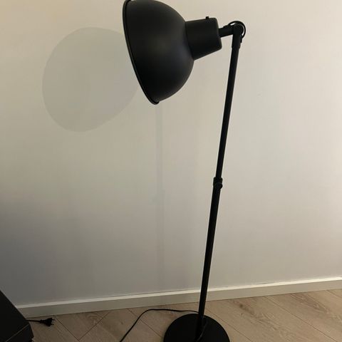 Svart stålampe