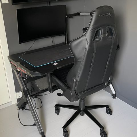 Gaming utstyr, Bord,PC-Skjerm,Skjermholder og stol