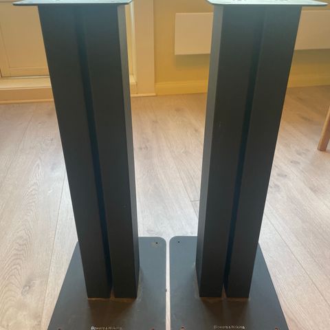 Bowers & Wilkins høytaler stativ