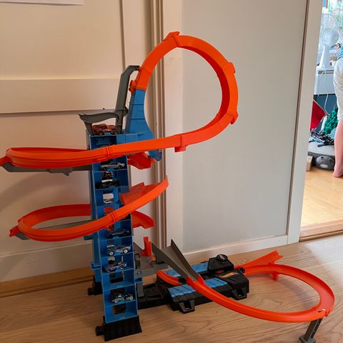 Hot Wheels sky crash tower bilbane