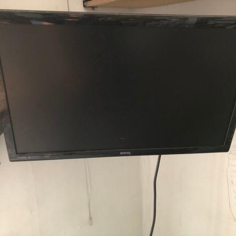 benq pcskjerm 24 tommer med veggoppheng