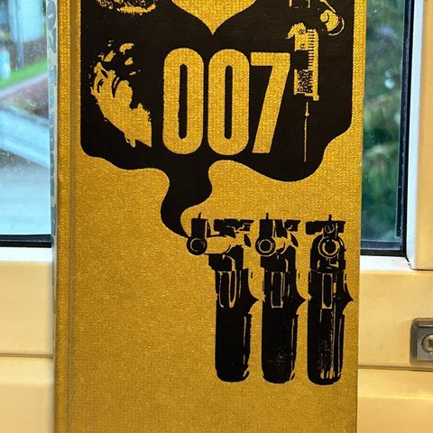 Ian Fleming: «Å Leve Å La Dø» innbundet (1968) James Bond