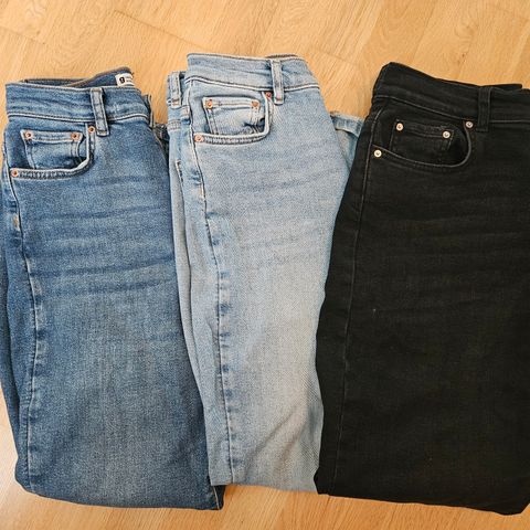 3 stykk comfy mom jeans fra ginatricot str 38