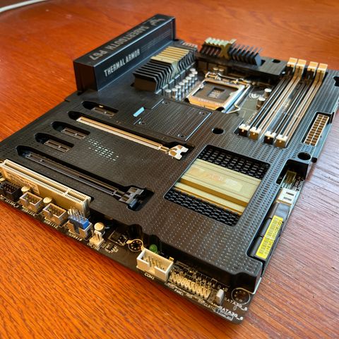 ASUS Sabertooth P67 Hovedkort