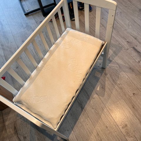 Babydan crib selges