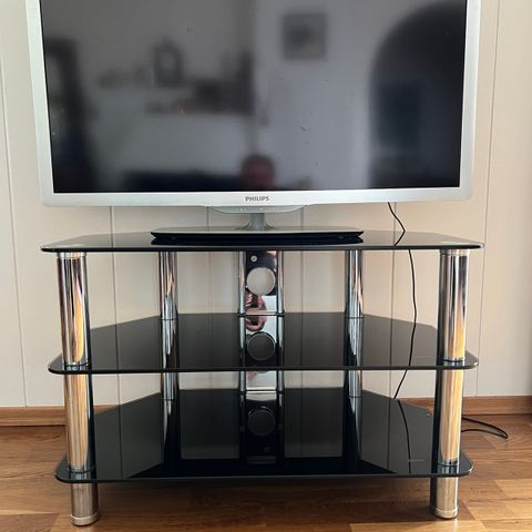 TV og TV bord selges billig for 1600 kr