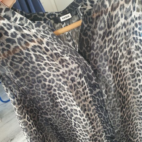 Bluse topp leopard mønster  BIK BOK 36 38 S Ny!