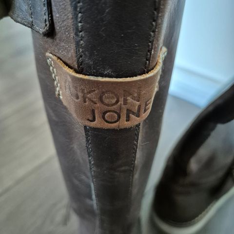 Boots Ykon Jon