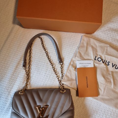 Louis Vuitton New Wave Chain Bag NM Quilted Leather MM