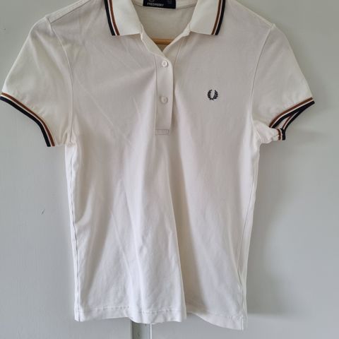 Fred Perry piqueskjorte - som ny. Str 36