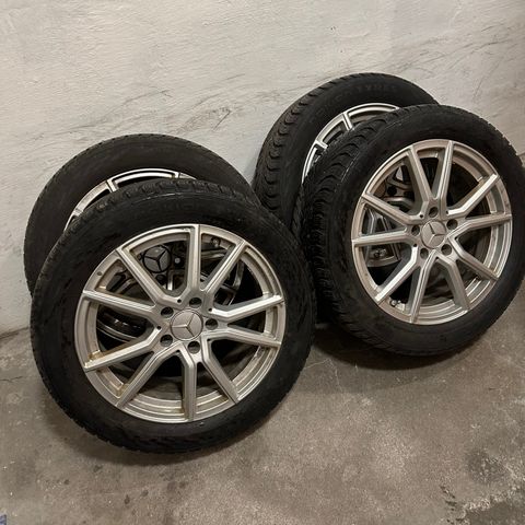 17" Mercedes C- klasse felger med Nokian vinterdekk