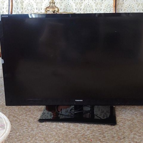 Toshiba 42 Tommer HD LCD TV