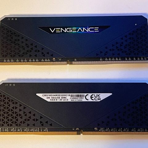 Corsair Vengeance RGB DDR4 3200MHz 16GB RAM Minne