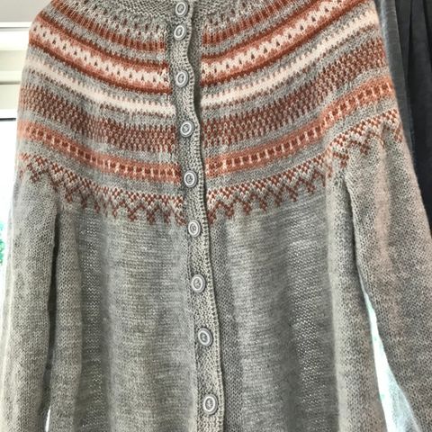 Bystrikk Knallfin cardigan