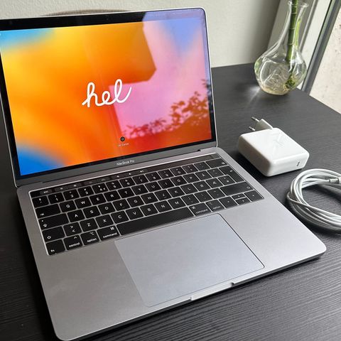 Macbook Pro 13", 2019. Lite brukt