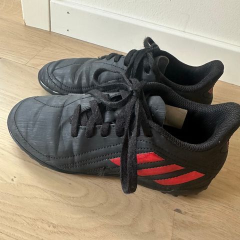 Adidas fotballsko